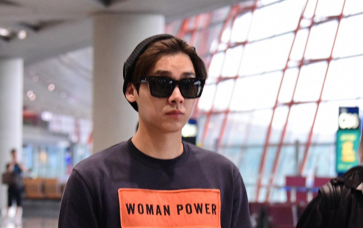 天蝎座|12星座男突然被女友亲会是啥反应？水瓶笑的一脸宠溺，天蝎感人！