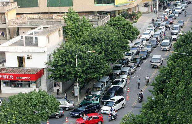 「生猪价格」油价调整消息：今天4月29日，全国加油站，调整92、95汽油零售价