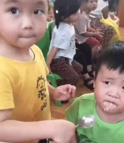 不省心舅舅火了！外甥与舅舅幼儿园同班，舅舅“待遇”不一般