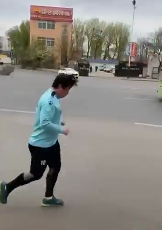 【陈涛】35岁前国脚街边慢跑身材臃肿 新赛季能否延续职业生涯?