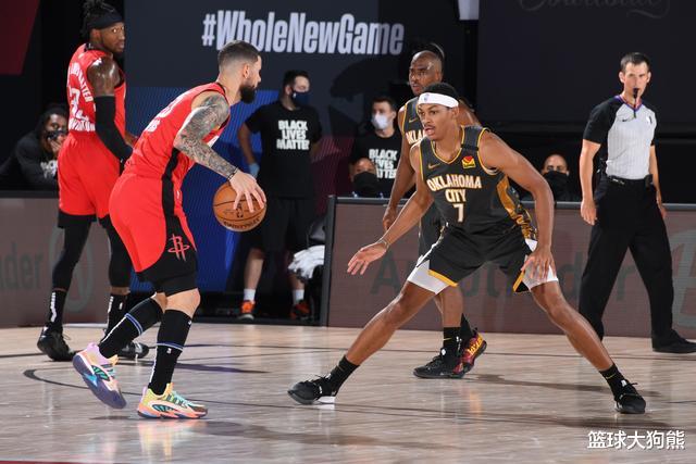 火箭队|1年没打球，拒绝多队招募，主动降薪联手哈登，火箭射手真够义气