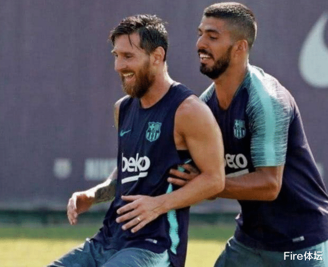 船员▲绝望！巴萨33岁锋霸上演业余一幕：小禁区前无人盯防，射偏3米