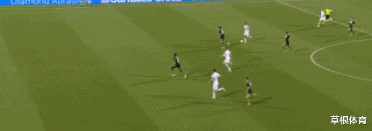 武磊|38岁伊布踢疯了！半场头顶脚踢连入2球，淡定庆祝！AC米兰2-1领先