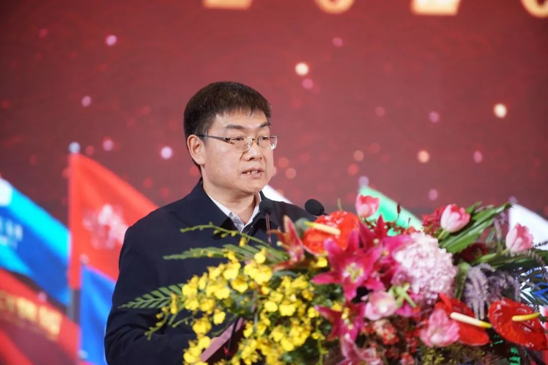 任泽平、胡葆森又有新观点！在这场全国规格最高、规模最大的地产年会上，他们给行业打了一剂强心针！