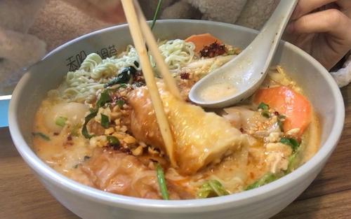 ：吃麻辣烫时，“聪明人”专挑这4样菜下手，老板看着就心疼！