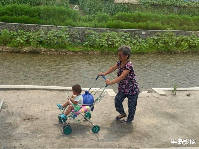 【朝鲜】朝鲜老人退休以后，都在忙些什么？