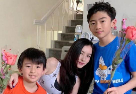 [谢霆锋]“锋芝恋”离婚当天，谢霆锋回到家里，妹妹一句话让他哭成泪人