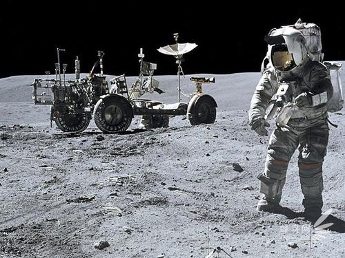 「月球」美国打算将一男一女送上月球永久居住