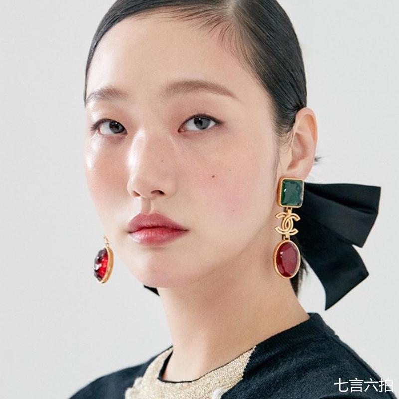 金高银|不整容的女演员，21岁演70岁教授的洛丽塔，她的成名路从此容易