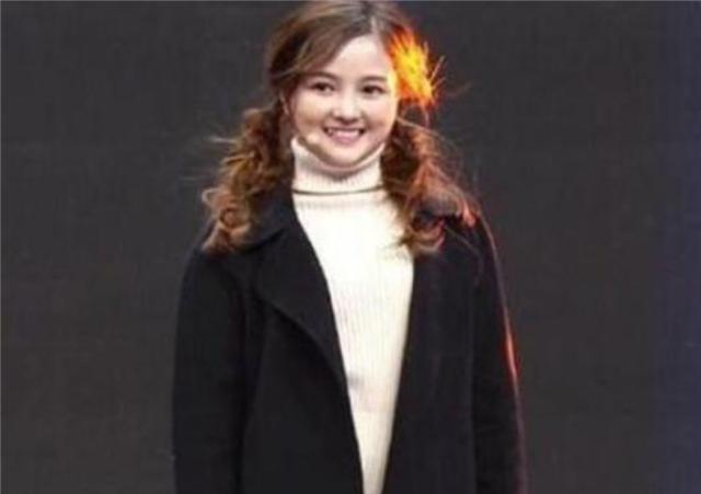 臆说古史|“最美”袖珍女孩,弃治疗北漂供弟上学,年入百万却拒绝为弟买房