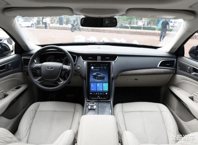 福特金牛座：这车可惜了！比帕萨特有实力，长超5米，搭2.0T+8AT，却无人问津