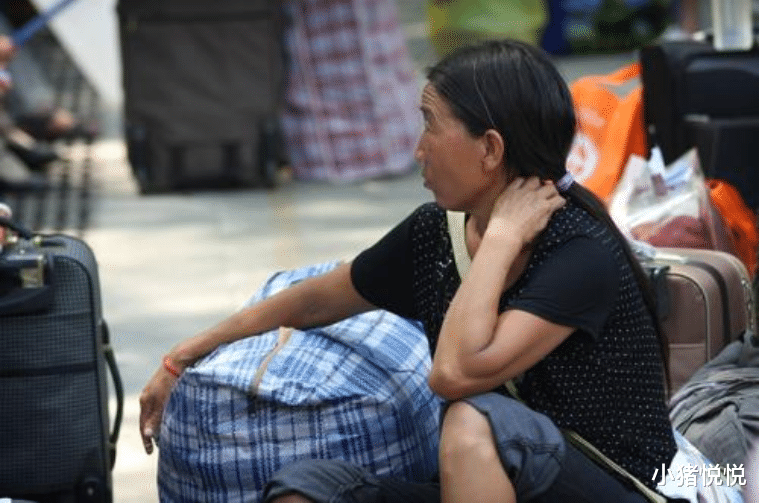 |“爸妈，你们别给我丢人了”大学新生报到，撕开无数父母的真面目