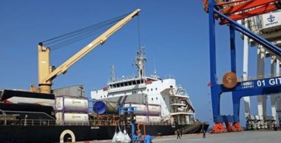 新加坡：妥协没有出路？拒绝向新加坡交高额过路费，中国一举拿下世界大港