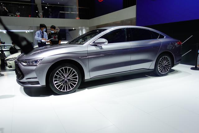 「比亚迪汉」比亚迪汉DM正式发布，加速仅4.7s、预售价23万，Model 3慌了？