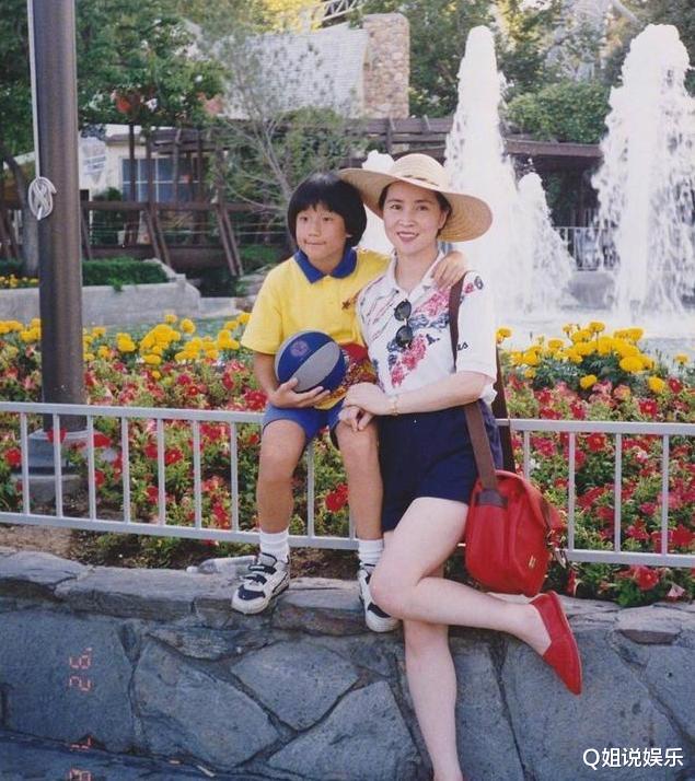 成龙|1999年,吴绮莉为了成龙曝光小龙女,林凤娇的反击堪称教科书