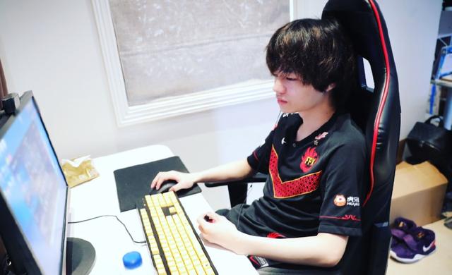 「crisp」刘青松竟\师承\Faker，实锤LPL最抠门选手！比Faker还精打细算