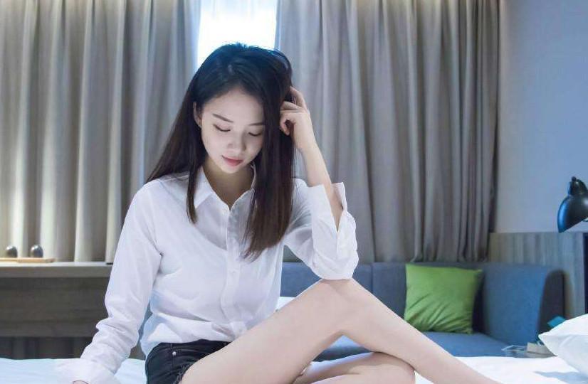 主持人|她18岁走秀泳裤不慎掉落，淡定走完全程，如今成为央视著名主持人