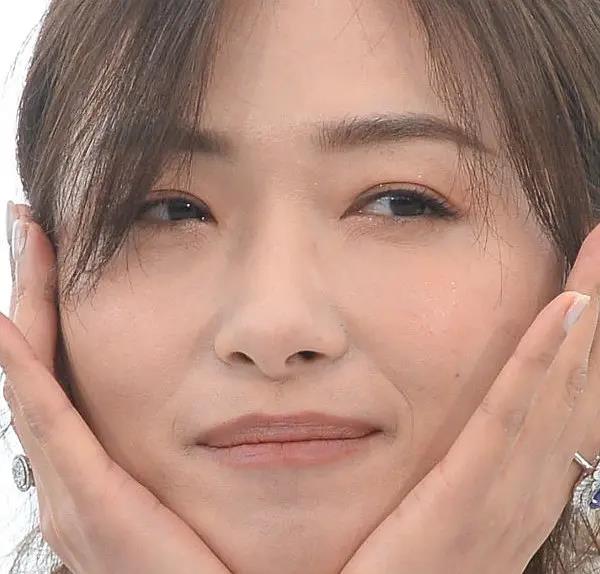 李宇春|女明星无修高清图:钟楚曦简直女版萧敬腾,李宇春真的有吓到我