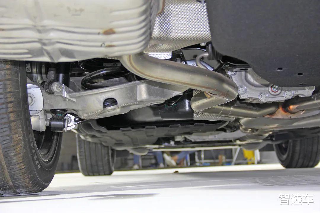 【华为】实拍长安福特全新一代探险者,与林肯飞行家同平台,最快6月上市