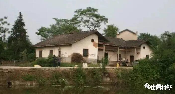 |农村自建二层别墅，砖混结构，没有找施工队，盖好后效果还不错