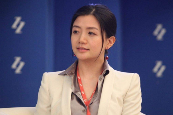 阿里巴巴|马云背后的百亿女富豪,“三顾茅庐”请进阿里,39岁依旧单身!