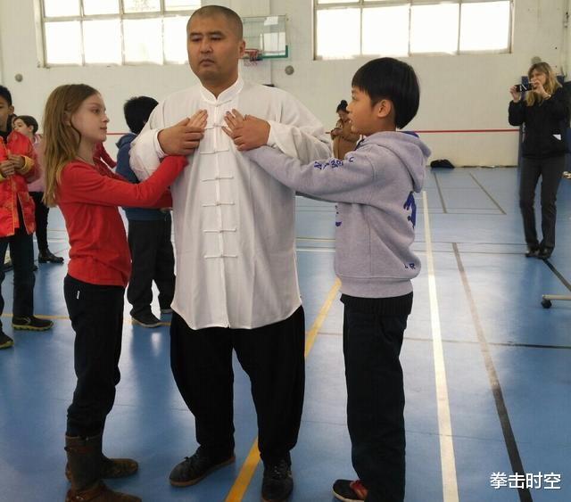 散打▲散打主席警告太极雷雷：我不想搭理你，臭狗屎让它臭着去吧