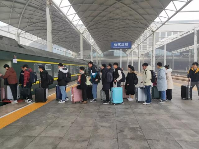 老房子破破烂烂，为什么要回老家过年? 看哭