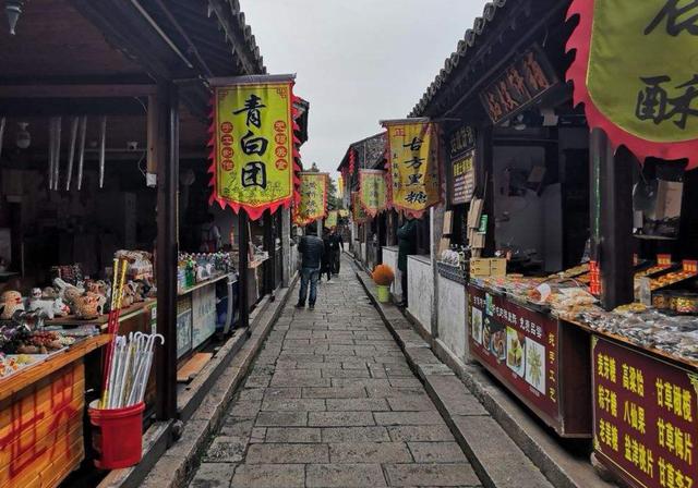 「古镇」又一个古镇沦为“空城”，玩一圈收6次门票，商家都已相继撤离