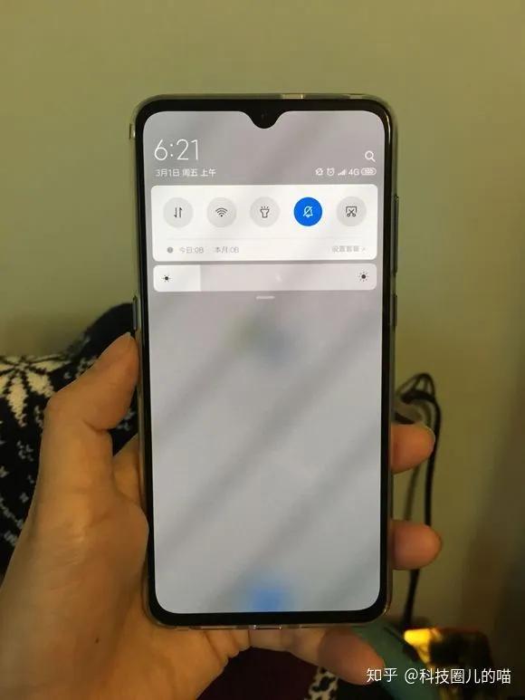 『液晶显示器』LCD和OLED屏幕原来差距这么大?到底该选谁,看完你就明白了!