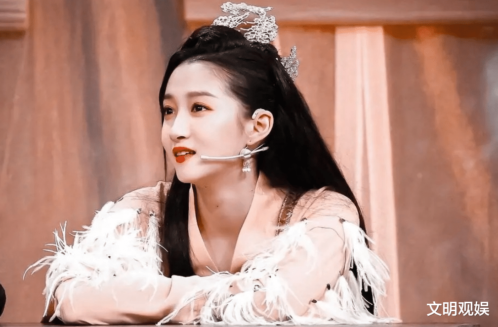 「关晓彤」关晓彤新剧开拍,看清搭档男主是谁后,这部剧不追都不行