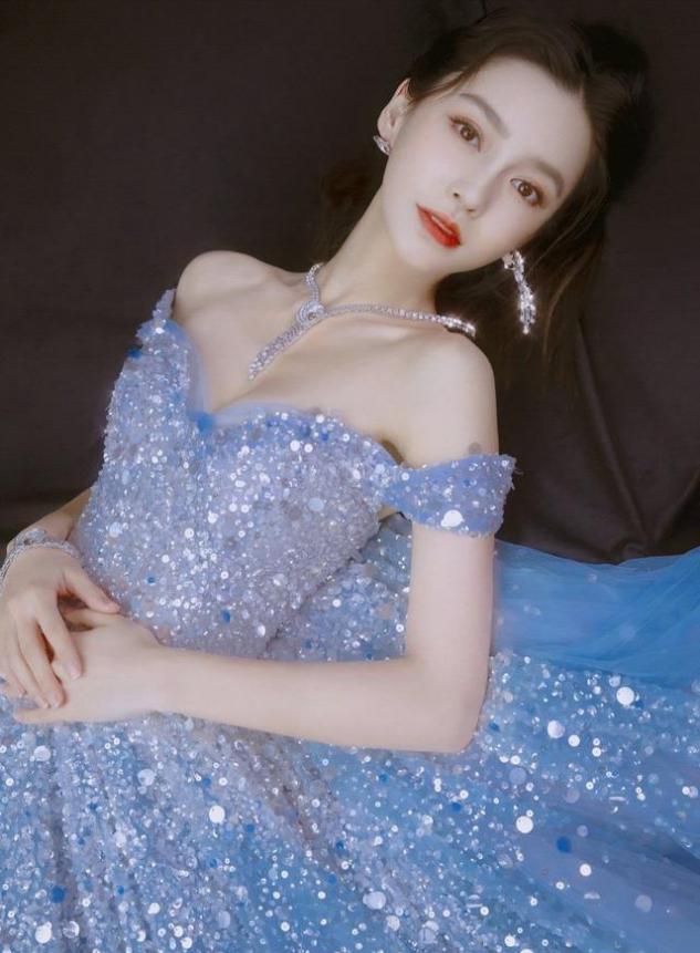 Angelababy|杨颖英文名引争议,看到外国人的翻译,网友:丢脸丢到国外去了!