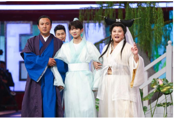 贾玲|为了捞金果断离开贾玲，从春晚的笑星沦为落成笑柄，如今看来当时是高估了！