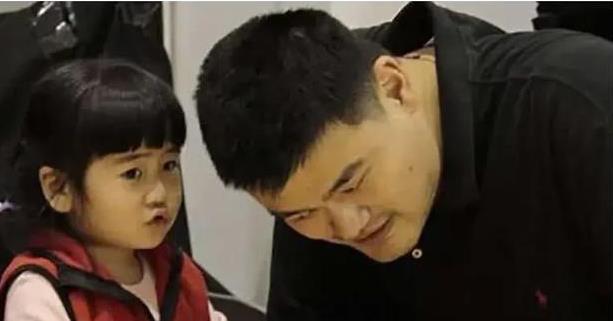[姚明]王诗龄居然用“农村娃”称呼姚明的女儿，姚明的回复，引网友称赞