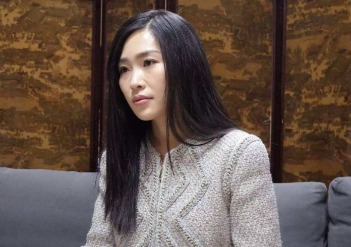 张艺谋|张艺谋隐藏了37年的大女儿,外表靓丽清新,原来是我们熟悉的她