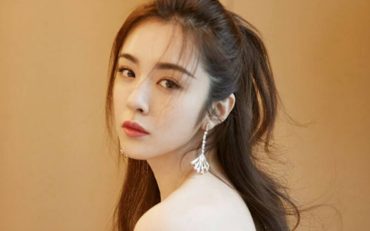 肖战|她被称为“最放得开女演员”，能把胡歌吻吐，能和张嘉译吻上百次