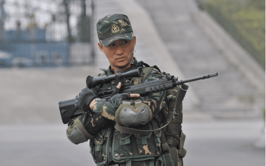 #成龙#他是香港武术之最，成龙和洪金宝都曾被他打伤，李连杰与他闹翻