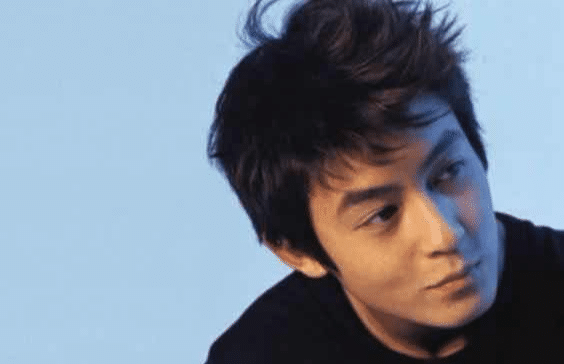 「陈冠希」陈冠希年轻多受欢迎？和蔡依林的合照不算什么，最后那张才是亮点