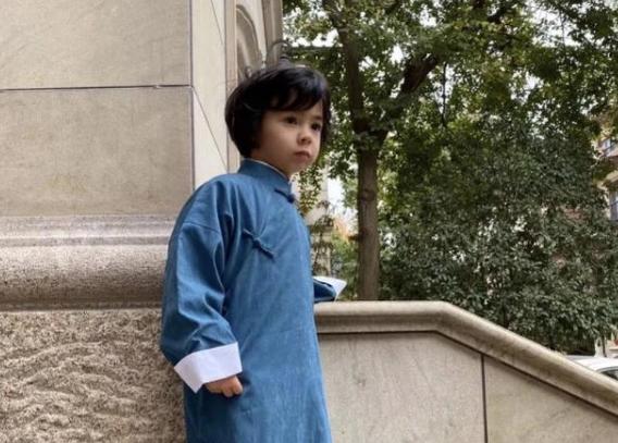 张纪中|张纪中结婚证曝光，公开与杜星霖恩爱照，首认6岁混血儿子系合法所生