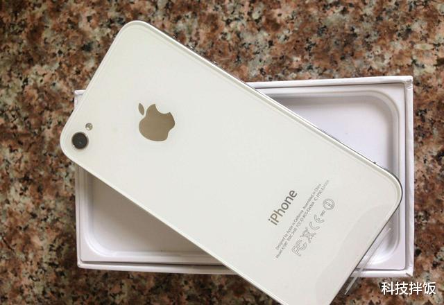 iPhone 4s@翻出吃灰多年的iPhone4S，它还能有什么用？
