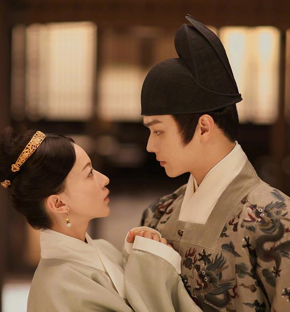 高级脸|于正终于要“霸屏”了，接连官宣四部新剧，主演全是高级脸！