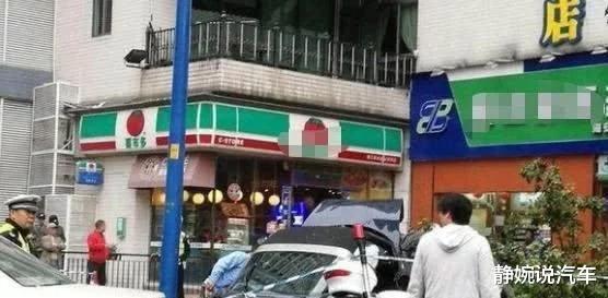 保时捷911▲北京一女子开保时捷911撞断树，以身相许抵赔偿，车主：想得真美