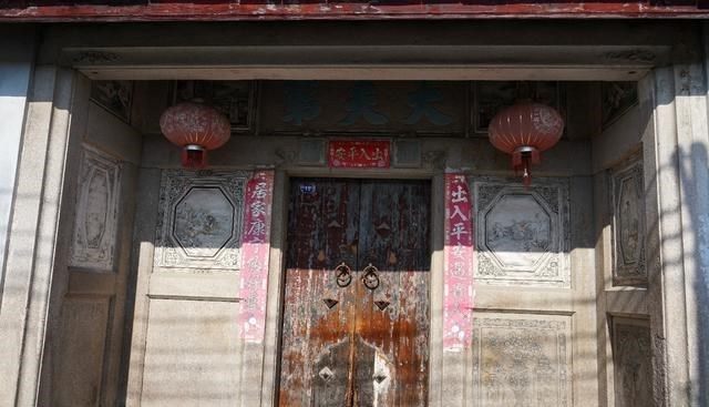 马且的停 广东潮州有个破旧的小巷,曾住着众多富豪,如今冷冷清清却很原生态