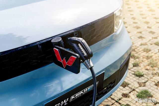 电动车@五菱纯电小车5000人盲订，预售不足3万起，有小米的味道了？