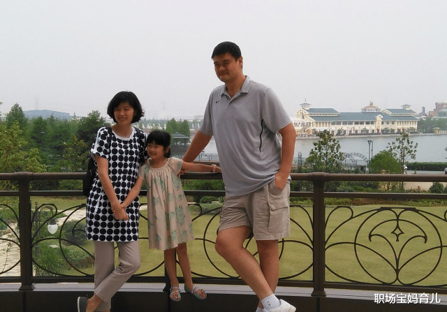 贾静雯|有种“偏心”叫贾静雯,好基因都给了二女儿,大小女儿却相貌平平
