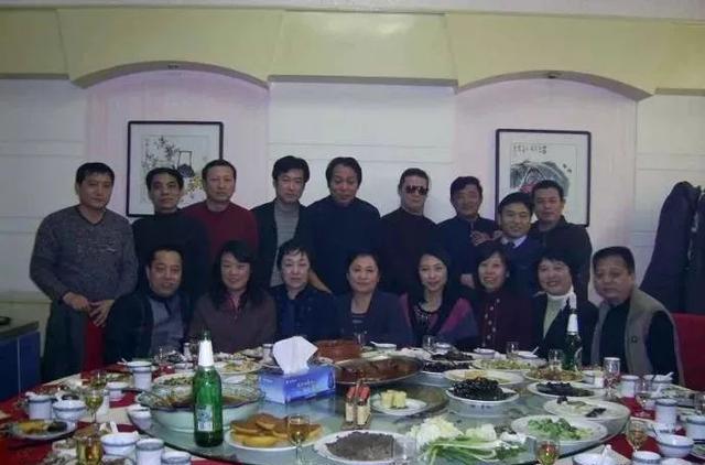 蒋朝明 那次老同学聚会，我带了一份最特别的礼物，看到后很多人泪光闪闪