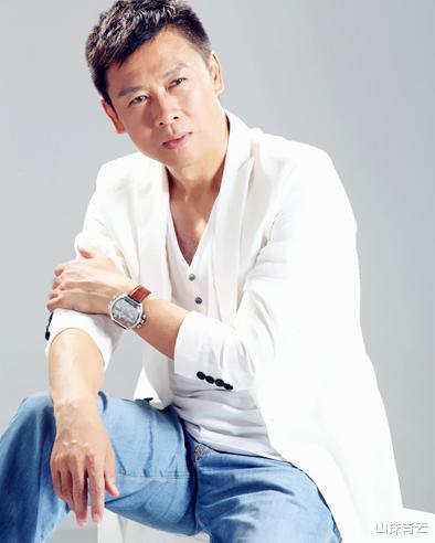 胡亚捷|胡亚捷与妻子离婚大战，3次战败，却次次收获“战利品”，今如何？