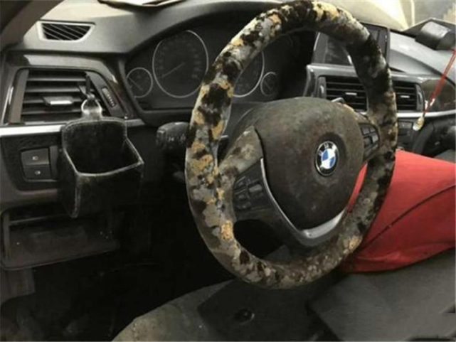 『新车』农民工8000块买泡水宝马, 打开车门路人羡慕了: 给你8万, 车卖我