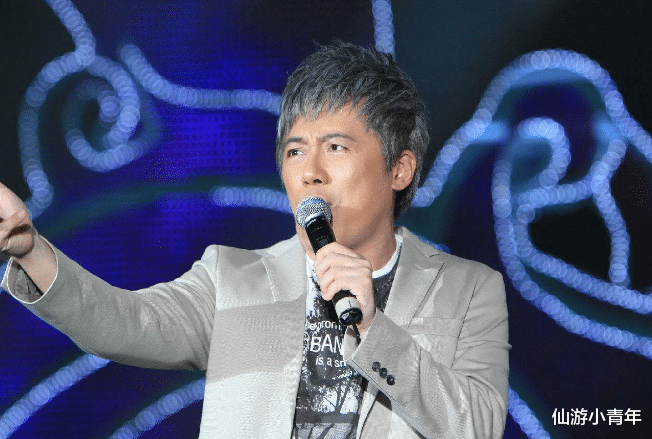 |他被称为苦情歌王子,出道至今口碑都特别稳定,早已成为人生赢家