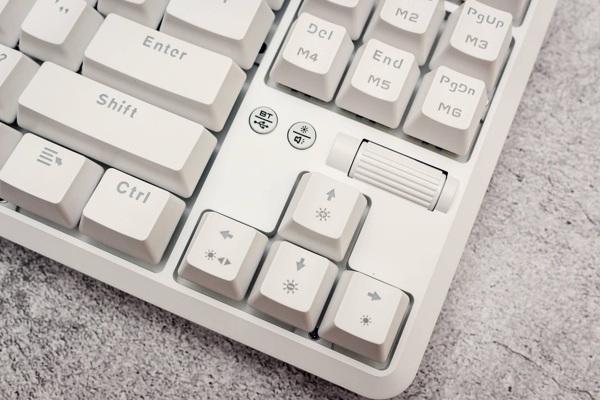 程序员|黑爵K870T三模RGB机械键盘，你想要的它都有