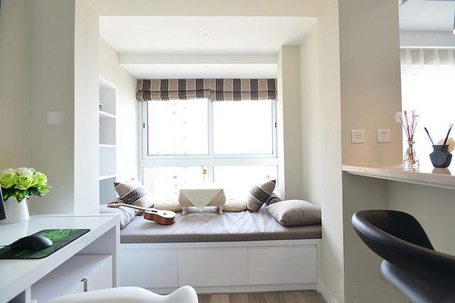 82平两居，喜欢书房的飘窗，坐上去感觉好美！